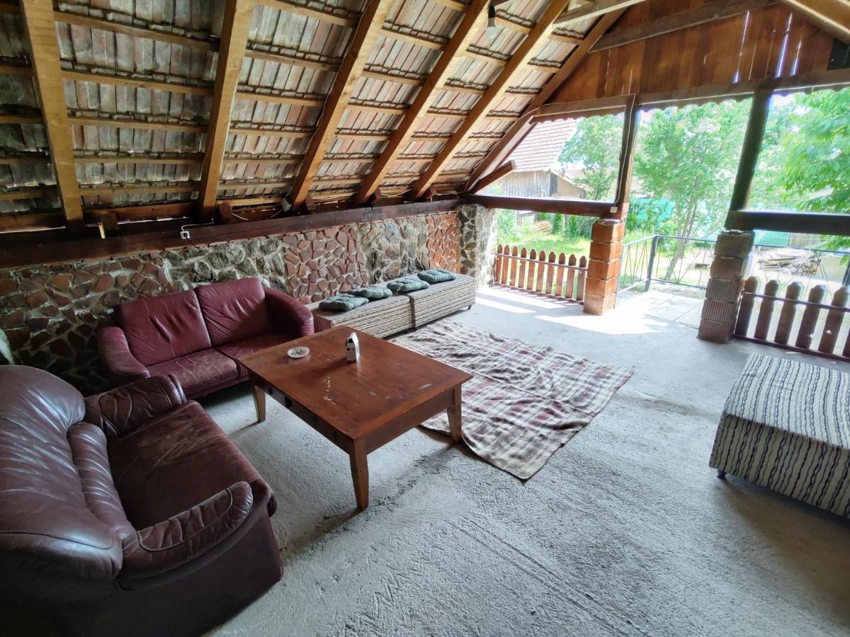 La Tataia Zahei Hotel Dragus ภายนอก รูปภาพ