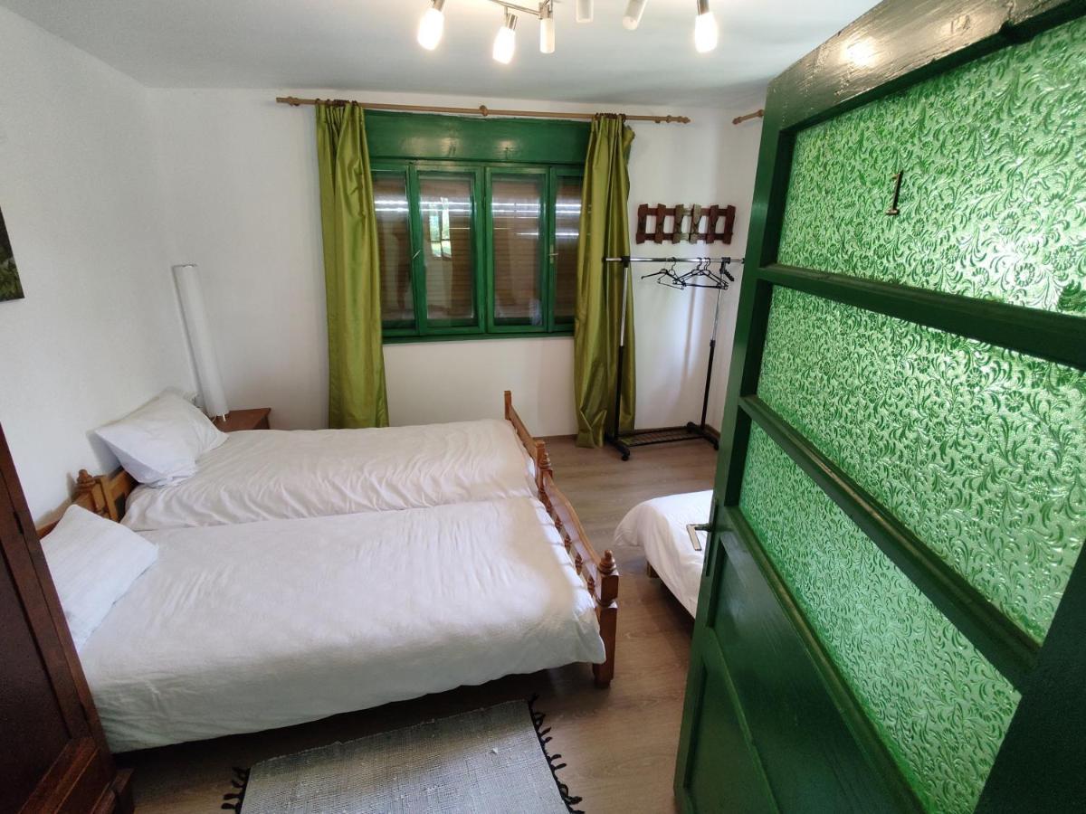 La Tataia Zahei Hotel Dragus ภายนอก รูปภาพ