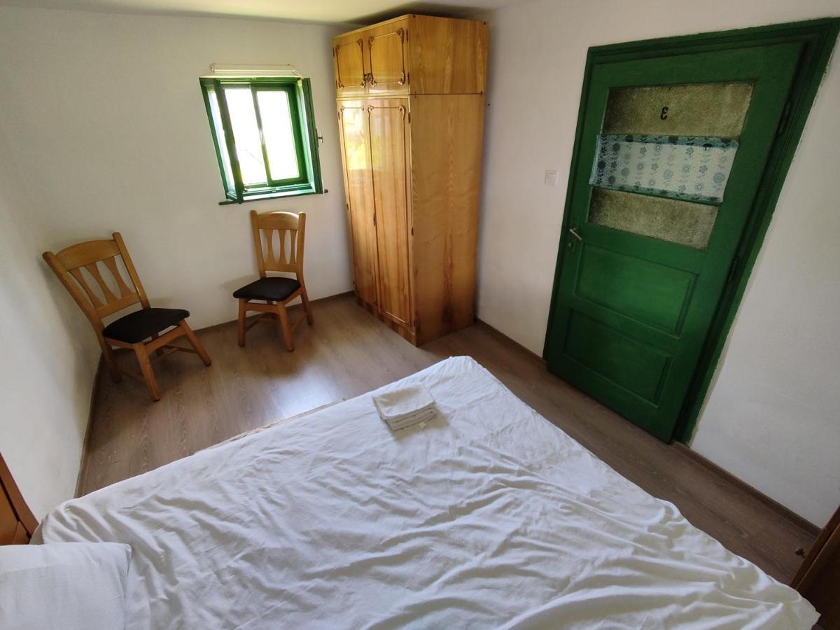La Tataia Zahei Hotel Dragus ภายนอก รูปภาพ